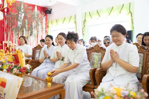 ภาพ No.174396:พิธีทอดกฐิน วัดสาลวัน จ.นครปฐม ในโครงการกฐินสามัคคีทั่วไทย 30,000 วัด บูชาธรรม 80 ปี หลวงพ่อธัมมชโย โดยคณะศิษยานุศิษย์วัดพระธรรมกาย วันที่ 10 พฤศจิกายน พ.ศ. 2567