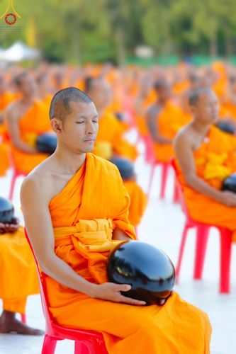 ภาพ No.192929:พิธีตักบาตรพระธรรมยาตรา ณ อนุสรณ์สถานคลองบางนางแท่น อ.สามพราน จ.นครปฐม ในโครงการธรรมยาตรา กตัญญูบูชา มหาปูชนียาจารย์ พระมงคลเทพมุนี(สด จนฺทสโร) พระผู้ปราบมาร อนุสรณ์สถาน 7 แห่ง ปีที่ 13 วันที่ 11 มกราคม พ.ศ.2568