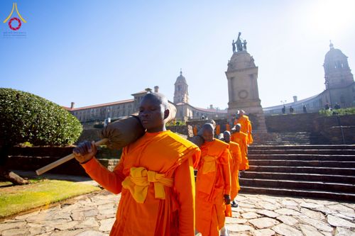ภาพ No.232811:วันที่ 1 กรกฏาคม พ.ศ. 2568 Dhammayatra in South Africa 2025 ธรรมยาตราแอฟริกาใต้ — เส้นทางแห่งสติ สมาธิ และปัญญา ธรรมทายาทที่ได้อบรมโครงการบรรพชาอุปสมบทหมู่ครั้งที่ 2 ณ วัดพระธรรมกายโจฮันเนสเบิร์ก ประเทศแอฟริกาใต้