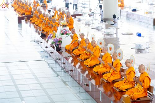 ภาพ No.234812:วันศุกร์ที่ 25 กรกฎาคม พ.ศ. 2568 (วันพระ แรม 15 ค่ำ เดือน 8) พิธีบุพเปตพลี ครั้งที่ 167 ร่วมอุทิศบุญแด่หมู่ญาติที่ล่วงลับไปแล้ว และสืบทอดอายุพระพุทธศาสนา ณ หอฉันคุณยายอาจารย์ฯ วัดพระธรรมกาย