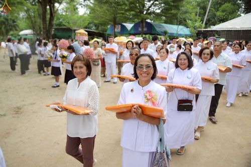 ภาพ No.234046:วันอาทิตย์ที่ 20 กรกฎาคม พ.ศ.2568 พิธีทอดผ้าป่า และพิธีตอกเสาเข็มต้นแรก สร้างอาคารปฏิบัติธรรมพระมงคลเทพมุนี ณ ศูนย์ปฏิบัติธรรมสุราษฏร์ธานี