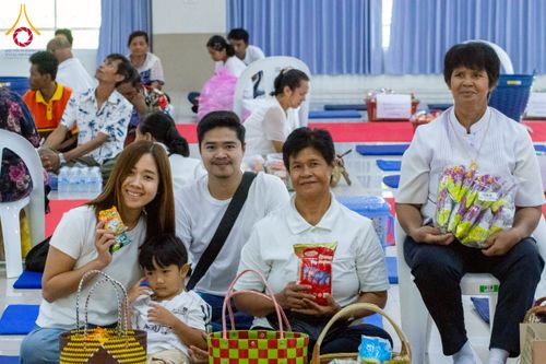 ภาพ No.218022:วันอาทิตย์ที่ 13 เมษายน พ.ศ. 2568 พิธีตักบาตรฉลองสามเณรใหม่ 75 รูป เนื่องในวันสงกรานต์ (โครงการบรรพชาสามเณรฟื้นฟูพระพุทธศาสนาทั่วไทย ประจำปีพุทธศักราช 2568) ณ ศูนย์ปฏิบัติธรรมระยอง(บ้านช่องลม) ตำบลบางบุตร อำเภอบ้านค่าย จังหวัดระยอง