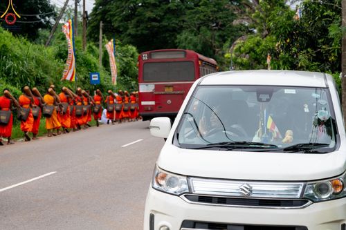 ภาพ No.140655:PhotoStory มหาศรัทธา ธรรมยาตราศรีลังกา EP.4 โครงการสยาม-ลังกา ธรรมยาตรา ฉลองเทศกาลวิสาขบูชาแห่งชาติ ศรีลังกา  บูชาธรรม 80 ปีหลวงพ่อธัมมชโย เส้นทางจาก เมืองดัมบูลลา ไปยัง เมืองมาตะเล  ตั้งแต่วันที่ 17-20 พฤษภาคม พ.ศ. 2567