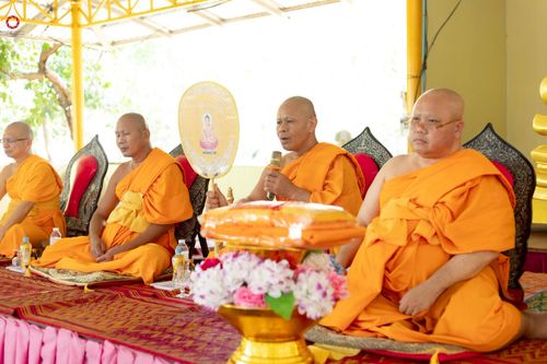 ภาพ No.250810:วันพุธที่ 8 ตุลาคม พ.ศ. 2568 พิธีทอดกฐินสามัคคีทั่วไทย 30,000 วัด โดยคณะศิษยานุศิษย์ บูชาธรรม 81 ปี หลวงพ่อธัมมชโย ณ ที่พักสงฆ์ป่ากลางแก้ว อ.เดชอุดม จ.อุบลราชธานี