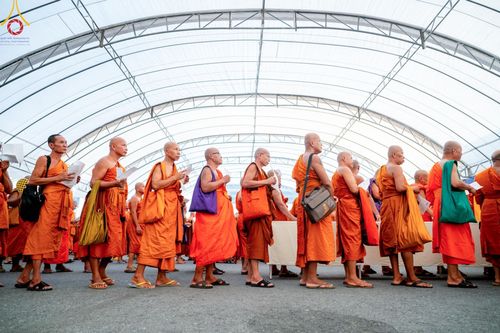 ภาพ No.60288:การต้อนรับพระสังฆาธิการ 10,000 กว่าวัดทั่วประเทศ พิธีมอบปัจจัยช่วยเหลือครู 4 จังหวัดชายแดนภาคใต้ พิธีปฏิบัติธรรม ในวันคุ้มครองโลก วันจันทร์ที่ 22 เมษายน พ.ศ.2567 ณ วัดพระธรรมกาย จ.ปทุมธานี