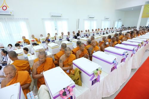 ภาพ No.107277:พิธีเจริญพระพุทธมนต์ ปฏิบัติธรรม มอบทุนการศึกษา ถวายสังฆทาน 140 วัด ณ ศุนย์ปฏิบัติธรรมพระมงคลเทพมุนี อ.สองพี่น้อง จ.สุพรรณบุรี วันเสาร์ที่ 6 มกราคม พ.ศ. 2567