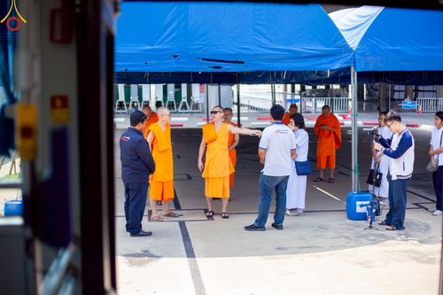 ภาพ No.214537:วันที่ 31 มีนาคม พ.ศ.2568 การทดลองใช้รถ shuttle bus  ขนส่งพระภิกษุ  เพื่องานถวายมหาสังฆทาน วันคุ้มครองโลก