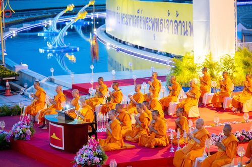 ภาพ No.160554:พิธีจุดประทีป 20,000 ดวง บูชาพระมหาธรรมกายเจดีย์ และบูชาพระมงคลเทพมุนี (สด จนฺทสโร) พระผู้ปราบมาร ณ ลานธรรม พระมหาธรรมกายเจดีย์ วัดพระธรรมกาย จ.ปทุมธานี วันที่ 10 ตุลาคม พ.ศ. 2567