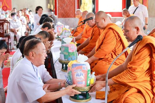 ภาพ No.172427:พิธีทอดกฐิน ณ วัดโพธิ์เรียง แขวงบ้านช่างหล่อ เขตบางกอกน้อย กรุงเทพฯ ในโครงการกฐินสามัคคีทั่วไทย 30,000 วัด บูชาธรรม 80 ปี หลวงพ่อธัมมชโย โดยคณะศิษยานุศิษย์วัดพระธรรมกาย วันที่ 20 ตุลาคม พ.ศ. 2567