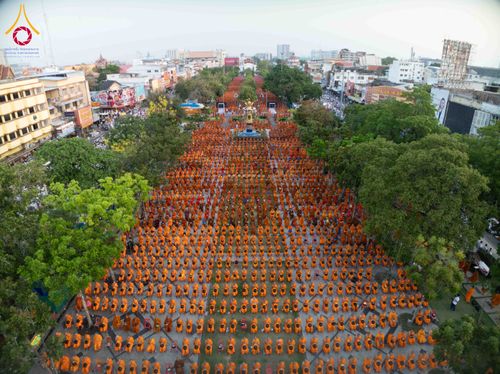 ภาพ No.312525:วันอาทิตย์ที่ 8 มีนาคม พ.ศ.2569 ทำบุญเมืองนครราชสีมา 558 ปี ตักบาตรพระ 10,000 รูป