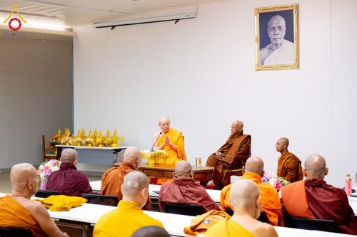 ภาพ No.222347:วันที่ 21 เมษายน พ.ศ. 2568 หลวงพ่อทัตตชีโวต้อนรับคณะสงฆ์ WAB ณ อาคาร 100 ปี คุณยายมหารัตนอุบาสิกาจันทร์ ขนนกยูง วัดพระธรรมกาย