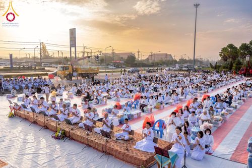 ภาพ No.276887:วันเสาร์ที่ 6 ธันวาคม พ.ศ. 2568 พิธีตักบาตรพระ 1,000 รูป อุทิศถวายพระราชกุศลสมเด็จพระนางเจ้าสิริกิติ์ พระบรมราชินีนาถ พระบรมราชชนนี พันปีหลวง และ ทำบุญเมืองลำปาง ครบรอบ 1,345 ปี ณ ลานพระบรมราชานุสาวรีย์สมเด็จพระนเรศวรมหาราชนครลำปาง อ.เกาะคา จ.ลำปาง