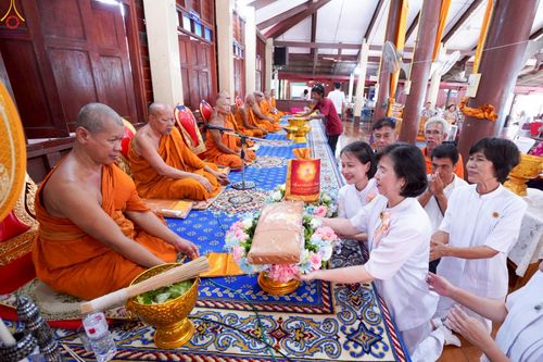 ภาพ No.253164:วันที่ 12 ตุลาคม พ.ศ. 2568 พิธีทอดกฐินสามัคคีทั่วไทย 30,000 วัด โดยคณะศิษยานุศิษย์ บูชาธรรม 81 ปี หลวงพ่อธัมมชโย ณ วัดโพธิ์  ต.โรงช้าง อ.มหาราช  จ.พระนครศรีอยุธยา