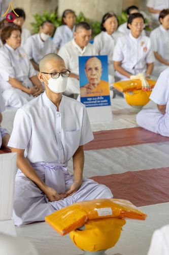 ภาพ No.62702:พิธีขอขมามอบผ้าไตร ในโครงการอุปสมบทหมู่ บูชาธรรมหลวงพ่อธัมมชโย พ.ศ.2567  โครงการอุปสมบทหมู่ธรรมทายาท ระดับอุดมศึกษา รุ่นที่51 (ภาคฤดูร้อน) โครงการบวชพระนานาชาติ AEC และ WAB รุ่นผู้บริหาร(รุ่นที่2) ณ ลานธรรม พระมหาธรรมกายเจดีย์ วันที่ 13 เมษายน พ.ศ. 2567