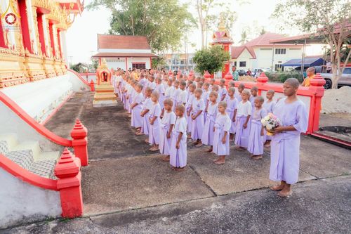 ภาพ No.133414:พิธีขอขมารับผ้าไตร, พิธีบรรพชาสามเณร, สามเณรออกบิณฑบาต ในโครงการบรรพชาสามเณร ฟื้นฟูพระพุทธศาสนาทั่วไทย  ณ ศูนย์ปฏิบัติธรรม และอบรมเยาวชนเมืองยะลา วันที่ 3 เมษายน พ.ศ. 2567