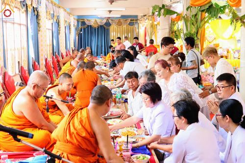 ภาพ No.170478:พิธีทอดกฐิน ณ วัดสุราษฎร์รังสรรค์ จ.ปทุมธานี ในโครงการกฐินสามัคคีทั่วไทย 30,000 วัด บูชาธรรม 80 ปี หลวงพ่อธัมมชโย โดยคณะศิษยานุศิษย์วัดพระธรรมกาย วันที่ 27 ตุลาคม พ.ศ. 2567