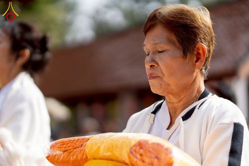 ภาพ No.275833:วันพุธที่ 3 ธันวาคม พ.ศ. 2568 พิธีบรรพชาอุปสมบท โครงการอุปสมบทบูชาธรรมมหาปูชนียาจารย์ ศูนย์อบรม : ศูนย์ส่งเสริมศีลธรรม จ.พะเยา ณ โบราณสถานพระธาตุจอมทอง และ โบสถ์กลางน้ำ วัดพระธาตุศรีโคมคำ อำเภอเมือง จังหวัดพะเยา