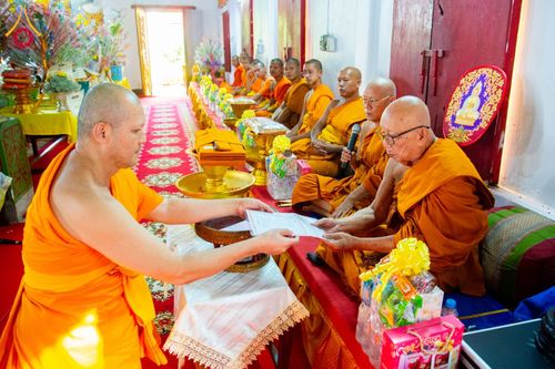 ภาพ No.165872:พิธีทอดกฐิน ณ วัดม่วงโตน ตำบลเหล่ายาว อำเภอบ้านโฮ่ง จังหวัดลำพูน ในโครงการกฐินสามัคคีทั่วไทย 30,000 วัด บูชาธรรม 80 ปี หลวงพ่อธัมมชโย โดยคณะศิษยานุศิษย์วัดพระธรรมกาย วันที่ 20 ตุลาคม พ.ศ. 2567