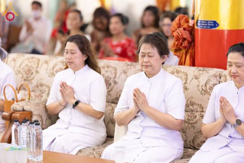 ภาพ No.175680:พิธีทอดกฐิน วัดตะเคียนทอง จ.สุพรรณบุรี ในโครงการกฐินสามัคคีทั่วไทย 30,000 วัด บูชาธรรม 80 ปี หลวงพ่อธัมมชโย โดยคณะศิษยานุศิษย์วัดพระธรรมกาย วันที่ 9 พฤศจิกายน พ.ศ. 2567