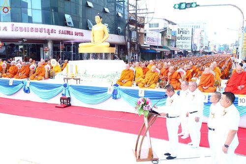 ภาพ No.236900:วันอาทิตย์ที่ 10 สิงหาคม พ.ศ. 2568 มหาสังฆทานครั้งยิ่งใหญ่ ตักบาตรพระ 10,000 รูป ถ.นิพัทธ์อุทิศ 3 ใจกลางนครหาดใหญ่ จ.สงขลา