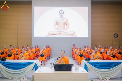 ภาพ No.60747:พิธีตักบาตรพระภิกษุสามเณร ธรรมทายาทระดับอุดมศึกษา วันเสาร์ที่ 20 เมษายน พ.ศ. 2567 ณ ห้องปฎิบัติธรรม ชั้นลอย มหารัตนวิหารคด 13 วัดพระธรรมกาย จ.ปทุมธานี