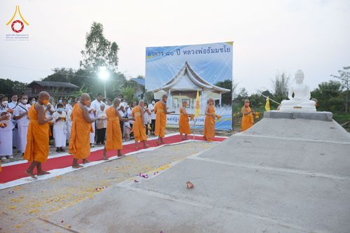 ภาพ No.76474:พิธีกลั่นแผ่นดิน โปรยดอกไม้ ขนทรายเข้าศูนย์ เพื่อสร้างอาคารปฏิบัติธรรม 80 ปี หลวงพ่อธัมมชโย  ณ ศูนย์ปฏิบัติธรรมวิหารแดง ตำบลเจริญธรรม อำเภอวิหารแดง จ.สระบุรี วันอาทิตย์ที่ 19 กุมภาพันธ์ พ.ศ. 2566