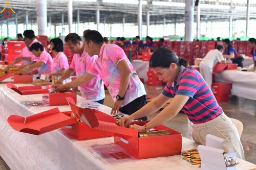 ภาพ No.211996:วันจันทร์ที่ 17 มีนาคม พ.ศ. 2568 บุญบรรจุกล่องไทยธรรม เพื่อถวายแด่พระสังฆาธิการ 40,000 กว่าวัดทั่วไทย ในวันคุ้มครองโลก 22 เมษายน พ.ศ. 2568 ณ บ้านแก้วเรือนทองคุณยายฯ วัดพระธรรมกาย