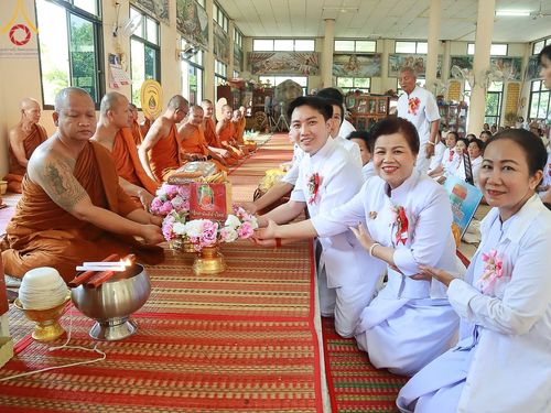 พิธีทอดกฐิน ณ วัดสว่างโพนตาล จ.อุดรธานี ในโครงการกฐินสามัคคีทั่วไทย 30,000 วัด บูชาธรรม 80 ปี หลวงพ่อธัมมชโย โดยคณะศิษยานุศิษย์วัดพระธรรมกาย วันที่ 24 ตุลาคม พ.ศ. 2567