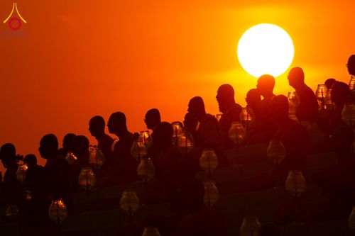 ภาพ No.207687:พิธีเวียนประทักษิณและจุดมาฆประทีป ในวันมาฆบูชา วันพุธที่ 12 กุมภาพันธ์ พ.ศ. 2568 ณ พระมหาธรรมกายเจดีย์ วัดพระธรรมกาย