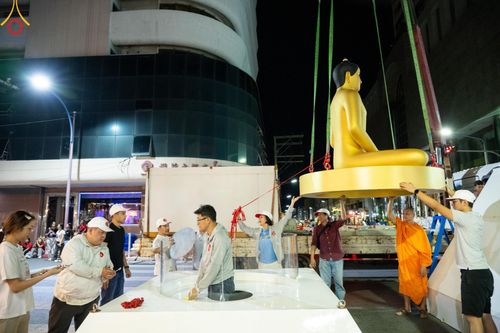 ภาพ No.151602:V.55 ทีมใหญ่ที่หาดใหญ่ เจ้าหน้าที่ทุกสถานะ หลายสัญชาติ ร่วมกันจัดงานตักบาตรที่หาดใหญ่ วันที่ 10-11 สิงหาคม พ.ศ. 2567