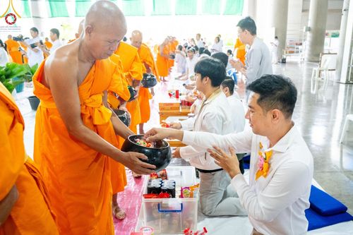 ภาพ No.142299:พิธีตักบาตรฉลองพระใหม่ ในโครงการอุปสมบทหมู่รุ่นผู้บริหาร  ณ วิหารคด วัดพระธรรมกาย วันอาทิตย์ที่ 23 มิถุนายน พ.ศ.2567