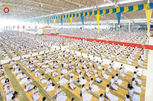 ภาพ No.126595:พิธีบูชาข้าวพระ ในวันอาทิตย์ต้นเดือนที่ 3 มีนาคม พ.ศ. 2567 ณ วัดพระธรรมกาย จ.ปทุมธานี