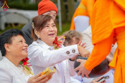 ภาพ No.175298:พิธีทอดกฐิน วัดพระธรรมกายแมนเชสเตอร์ เอดจลีย์ สต็อคพอร์ต ประเทศอังกฤษ ในโครงการกฐินสามัคคีทั่วไทย 30,000 วัด บูชาธรรม 80 ปี หลวงพ่อธัมมชโย โดยคณะศิษยานุศิษย์วัดพระธรรมกาย วันที่ 10 พฤศจิกายน พ.ศ. 2567