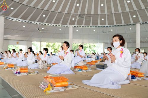 ภาพ No.102200:พิธีบุพเปตพลี ครั้งที่ 144 อุทิศบุญแด่หมู่ญาติที่ล่วงลับไปแล้ว และสืบทอดอายุพระพุทธศาสนา วันอังคารที่ 12 ธันวาคม พ.ศ. 2566 (วันพระแรม 15 ค่ำ เดือน 12) ณ หอฉันคุณยายอาจารย์ฯ วัดพระธรรมกาย