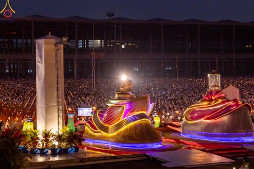 ภาพ No.122191:พิธีจุดประทีปถวายเป็นพุทธบูชา และบูชาธรรมมหาปูชนียาจารย์ พระมงคลเทพมุนี(สด จนฺทสโร) ในโครงการธรรมยาตรา กตัญญูบูชา มหาปูชนียาจารย์ พระมงคลเทพมุนี(สด จนฺทสโร) พระผู้ปราบมาร อนุสรณ์สถาน 7 แห่ง ปีที่ 12 วันที่ 31 มกราคม พ.ศ. 2567 ณ วัดพระธรรมกาย จ.ปทุมธานี (