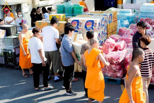 ภาพ No.273647:วันที่ 27 พฤศจิกายน พ.ศ. 2568 คณะศิษยานุศิษย์วัดพระธรรมกาย มูลนิธิธรรมกาย มอบอาหารและสิ่งของความช่วยเหลือให้พี่น้องชาวใต้ ผู้ประสบอุทกภัยน้ำท่วม