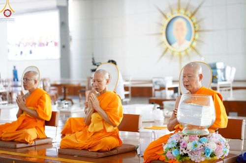 ภาพ No.213241:วันศุกร์ที่ 28 มีนาคม พ.ศ. 2568 (วันพระ แรม 15 ค่ำ เดือน 4) พิธีบุพเปตพลี ครั้งที่ 161 ร่วมอุทิศบุญแด่หมู่ญาติที่ล่วงลับไปแล้ว และสืบทอดอายุพระพุทธศาสนา ณ หอฉันคุณยายอาจารย์ฯ วัดพระธรรมกาย