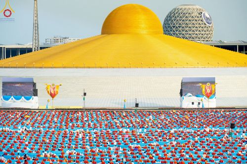 ภาพ No.219550:วันอังคารที่ 22 เมษายน พ.ศ. 2568 พิธีถวายมหาสังฆทานคณะสงฆ์ 40,000 กว่าวัดทั่วประเทศ เนื่องในวันคุ้มครองโลก ณ วัดพระธรรมกาย จ.ปทุมธานี