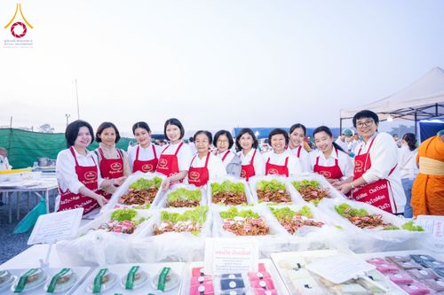 ภาพ No.200840:พิธีถวายภัตตาหารเป็นสังฆทาน แด่พระธรรมยาตรา ณ อนุสรณ์สถานบางปลา วัดบางปลา อำเภอบางเลน จังหวัดนครปฐม ในโครงการธรรมยาตรา กตัญญูบูชา มหาปูชนียาจารย์ พระมงคลเทพมุนี(สด จนฺทสโร) พระผู้ปราบมาร อนุสรณ์สถาน 7 แห่ง ปีที่ 13 วันที่ 24 มกราคม พ.ศ. 2568