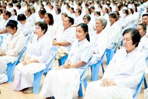 ภาพ No.239867:วันที่ ๒๒ - ๒๔ สิงหาคม พ.ศ. ๒๕๖๘ สัมมนารวมใจผู้นำบุญ บูชาธรรม ๘๑ ปี หลวงพ่อธัมมชโย กฐินสามัคคีทั่วไทย ๓๐,๐๐๐ วัด โครงการอุปสมบทบูชาธรรมมหาปูชนียาจารย์ ๓,๐๐๐ รูป รุ่นที่ ๑