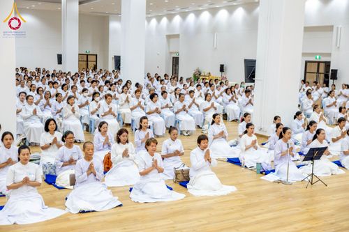 ภาพ No.221831:โครงการปฏิบัติธรรมอบรมศีลธรรม “บวชอุบาสิกาแก้ว” ถวายเป็นพระราชกุศลแด่พระบาทสมเด็จพระเจ้าอยู่หัว เนื่องในโอกาสมหามงคล “วันฉัตรมงคล”  ระหว่างวันที่ 2 – 4 พฤษภาคม 2568  ณ อาคาร 115 ปี คุณยายอาจารย์ฯ