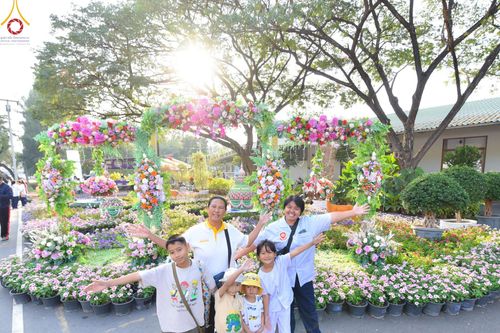 ภาพ No.194116:วัดพระธรรมกาย จัดงานวันเด็กแห่งชาติ ประจำปี พ.ศ.2568 ออกร้านอาหาร 200 ร้าน มอบของขวัญหลายหมื่นชิ้น วันที่ 12 มกราคม พ.ศ. 2568 วัดพระธรรมกาย อ.คลองหลวง จ.ปทุมธานี