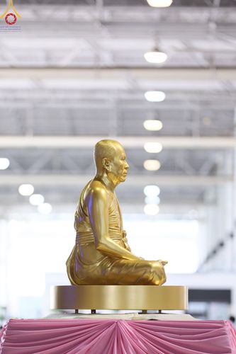 ภาพ No.159940:พิธีปฎิบัติธรรม , พิธีสักการะพระมงคลเทพมุนี (สด จนฺทสโร) พระผู้ปราบมาร ณ สภาธรรมกายสากล วัดพระธรรมกาย วันพฤหัสบดีที่ 10 ตุลาคม พ.ศ. 2567