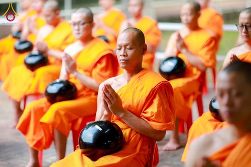 ภาพ No.61229:พิธีตักบาตรฉลองพระใหม่ รุ่นบูชาธรรมโครงการ 1-2 โครงการบรรพชาอุปสมบทหมู่ธรรมทายาท บูชาธรรมหลวงพ่อธัมมชโย 80 ปี ณ โถงช้างสำนักงานใหญ่ วัดพระธรรมกาย วันที่ 20 เมษายน พ.ศ. 2567