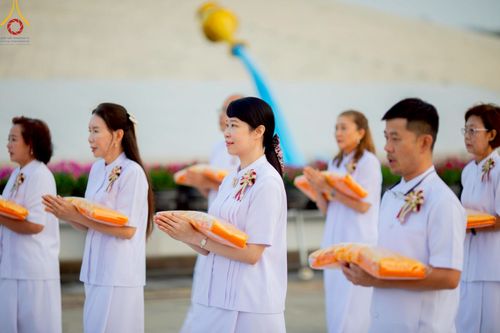 ภาพ No.214922:วันเสาร์ที่ 5 เมษายน พ.ศ. 2568 พิธีเวียนประทักษิณรอบพระมหาธรรมกายเจดีย์  พิธีวันทาเจดีย์ พิธีขอขมาและมอบผ้าไตร ในโครงการบรรพชาสามเณรฟื้นฟูพระพุทธศาสนาทั่วไทย , โครงการหน่อแก้วเปรียญธรรม รุ่นที่ 13 ,  โครงการสามเณรยุวธรรมทายาท รุ่นที่ 33 , โครงการสามเณรมั