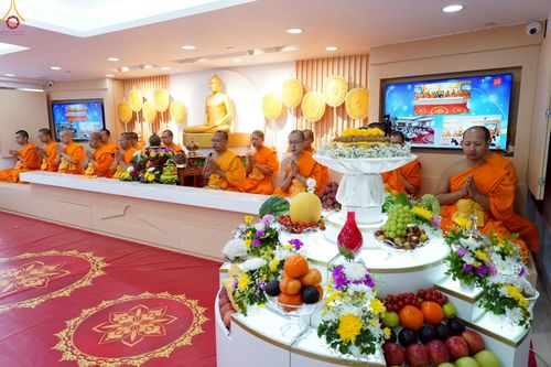 ภาพ No.233653:วันอาทิตย์ที่ 6 กรกฎาคม พ.ศ.2568 พิธีสมโภช 15 ปี วัดพระธรรมกายเกาลูน และพิธีมุทิตาสักการะเปรียญธรรม 9 ประโยค ณ วัดพระธรรมกายเกาลูน เขตปกครองพิเศษฮ่องกง สาธารณรัฐประชาชนจีน