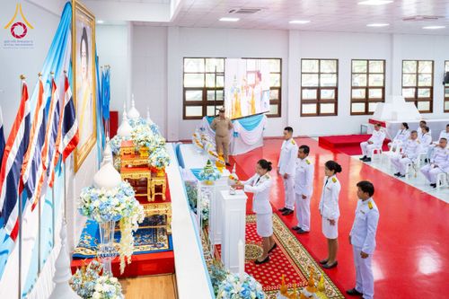 ภาพ No.237701:พิธีถวายเครื่องราชสักการะและวางพานพุ่ม และพิธีจุดเทียนถวายพระพรชัยมงคล เนื่องในโอกาสวันเฉลิมพระชนมพรรษา สมเด็จพระนางเจ้าสิริกิติ์ พระบรมราชินีนาถ พระบรมราชชนนีพันปีหลวง วันอังคารที่ 12 สิงหาคม พ.ศ. 2568  ณ อาคารปลูกศรัทธา 2 วัดพระธรรมกาย
