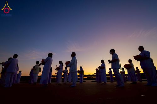 ภาพ No.276581:วันเสาร์ที่ 6 ธันวาคม  พ.ศ. 2568 พิธีเวียนประทักษิณและพิธีวันทาเจดีย์ โครงการอุปสมบทบูชาธรรมมหาปูชนียาจารย์ ประจำปี พ.ศ.2568 โครงการบวชพระนานาชาติ AEC และ WAB รุ่น CEO (นักบริหาร) รุ่นที่ 5 ณ มหาธรรมกายเจดีย์ วัดพระธรรมกาย