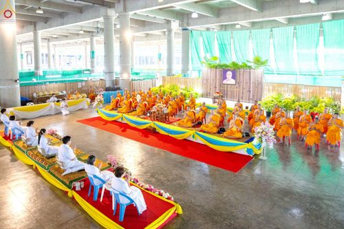 ภาพ No.229612:วันอาทิตย์ที่ 22 มิถุนายน พ.ศ. 2568 พิธีตักบาตรฉลองพระบวชใหม่ โครงการอุปสมบทหมู่ผู้บริหารรุ่นที่ 15 ณ วิหารคด วัดพระธรรมกาย