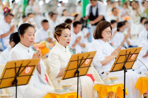 ภาพ No.223711:วันอาทิตย์ที่ 11 พฤษภาคม พ.ศ. 2568 พิธีอุปสมบทสามเณรเปรียญธรรมอุปสมบทอุทิศชีวิต 9 รูป อุบาสก 1 ท่าน ณ อุโบสถพระไตรปิฏกวัดพระธรรมกาย